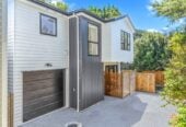Standalone 4 beds 4.5 baths house with garage, 4 ensuites, 1 ensuite with private entry—ground floor, close to schools, shops, supermarkets, motorway access, 0.7 km to Lincoln Heights School, 30D Lowtherhurst Road, Massey, Auckland