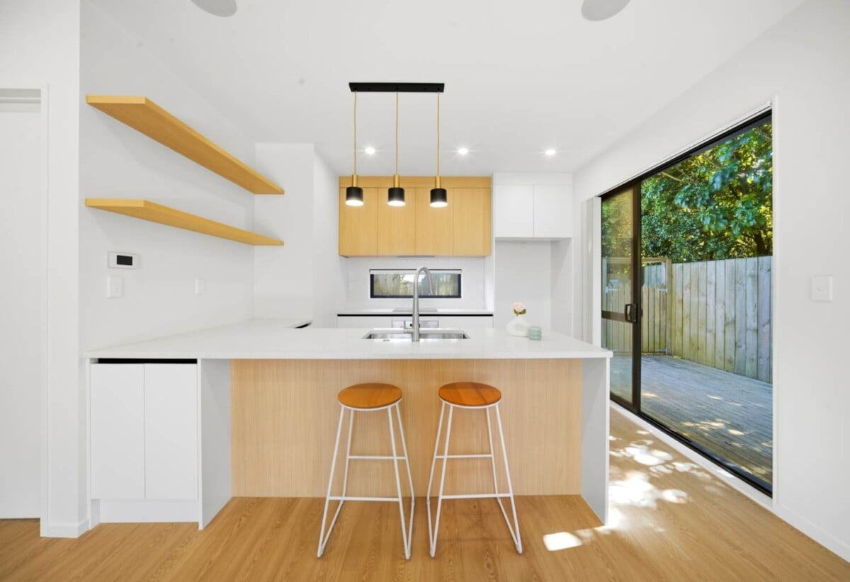 Standalone 4 beds 4.5 baths house with garage, 4 ensuites, 1 ensuite with private entry—ground floor, close to schools, shops, supermarkets, motorway access, 0.7 km to Lincoln Heights School, 30D Lowtherhurst Road, Massey, Auckland
