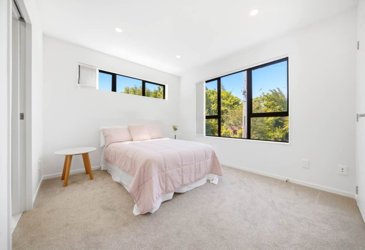 Standalone 4 beds 4.5 baths house with garage, 4 ensuites, 1 ensuite with private entry—ground floor, close to schools, shops, supermarkets, motorway access, 0.7 km to Lincoln Heights School, 30D Lowtherhurst Road, Massey, Auckland