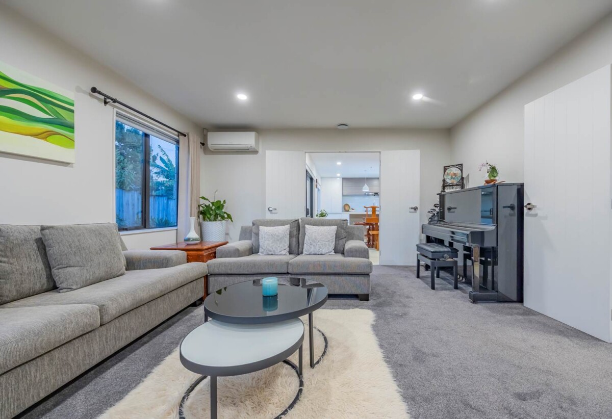 5 beds + large office room 3.5 baths house with double garage and 1 bed granny on 440m2 section, close to schools, shopping centres, golf club, 46 Kurnell Drive, Botany Downs, Auckland
