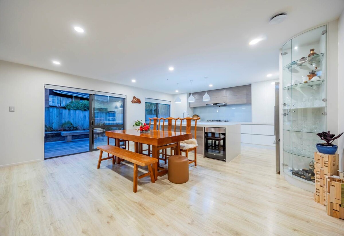 5 beds + large office room 3.5 baths house with double garage and 1 bed granny on 440m2 section, close to schools, shopping centres, golf club, 46 Kurnell Drive, Botany Downs, Auckland