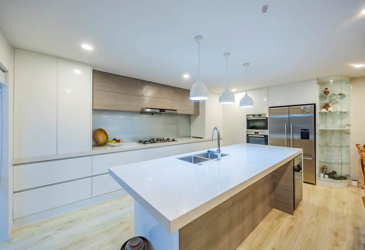 5 beds + large office room 3.5 baths house with double garage and 1 bed granny on 440m2 section, close to schools, shopping centres, golf club, 46 Kurnell Drive, Botany Downs, Auckland
