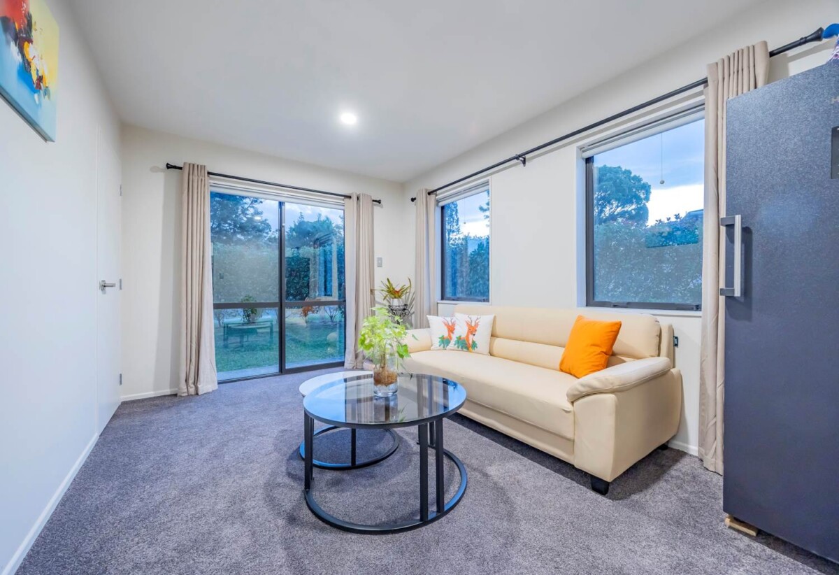 5 beds + large office room 3.5 baths house with double garage and 1 bed granny on 440m2 section, close to schools, shopping centres, golf club, 46 Kurnell Drive, Botany Downs, Auckland