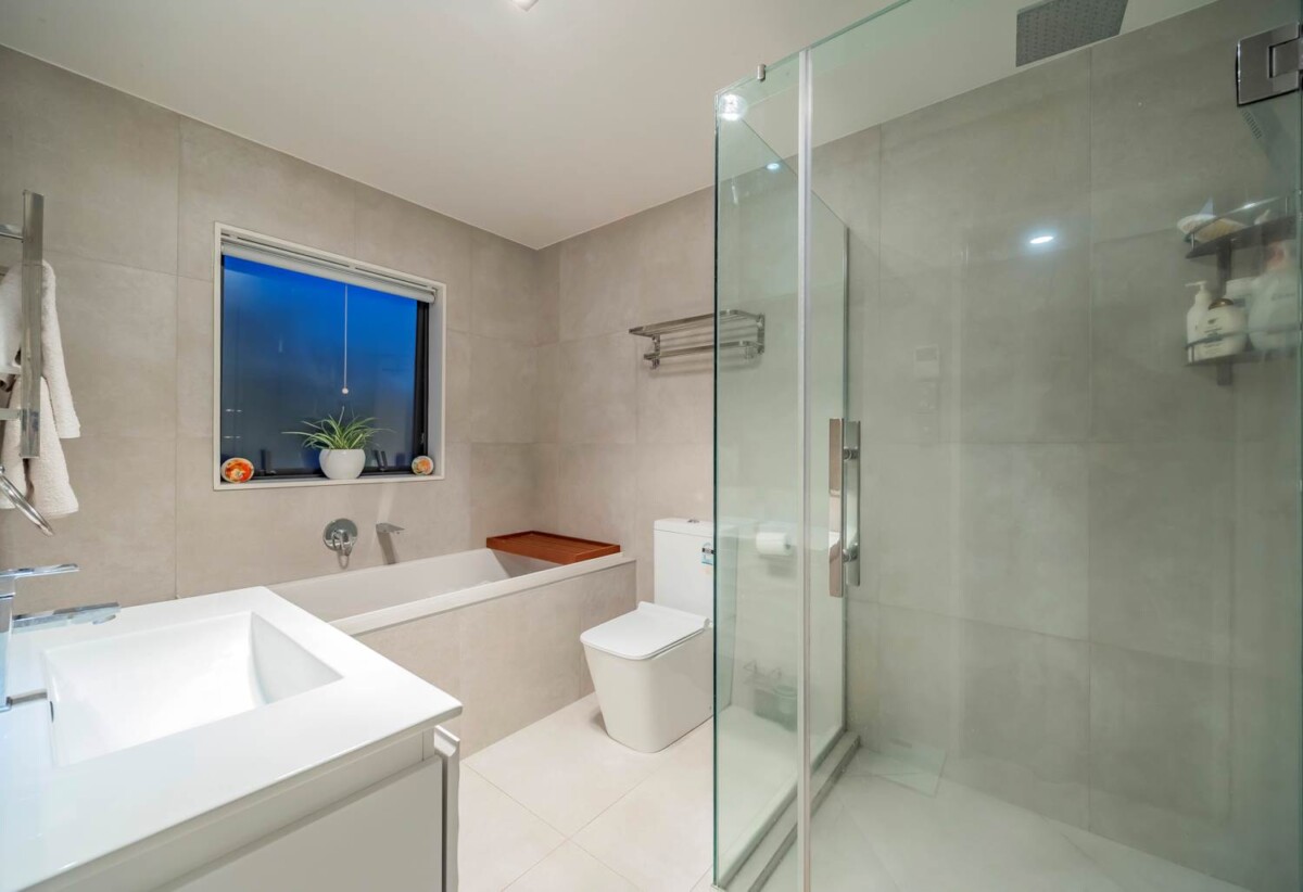 5 beds + large office room 3.5 baths house with double garage and 1 bed granny on 440m2 section, close to schools, shopping centres, golf club, 46 Kurnell Drive, Botany Downs, Auckland