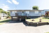 3 beds house with double garage, big garden, near Shepherds Park, close to school, local shopping centres, 0.3 km to Beach Haven School, 2/21 Lancaster Road, Beach Haven, Auckland