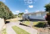 3 beds house with double garage, big garden, near Shepherds Park, close to school, local shopping centres, 0.3 km to Beach Haven School, 2/21 Lancaster Road, Beach Haven, Auckland