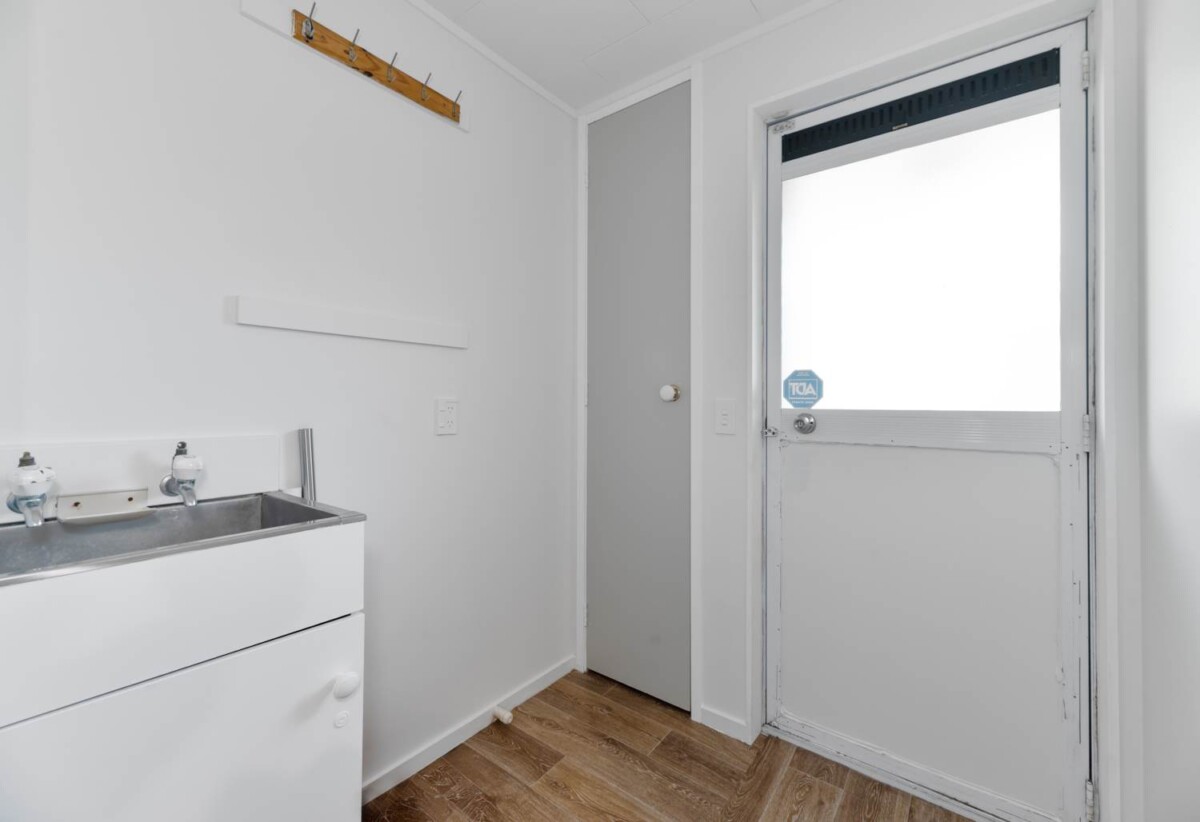 3 beds house with double garage, big garden, near Shepherds Park, close to school, local shopping centres, 0.3 km to Beach Haven School, 2/21 Lancaster Road, Beach Haven, Auckland