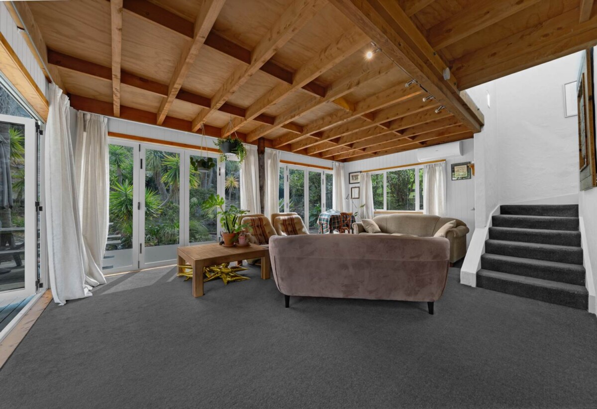 Highly motivated owners have settled down in Australia, 3 beds house on 5620m2 land, walks to Auckland Botanic Gardens and Totara Park, close to schools, shops, motorway access, 291 Hill Road, The Gardens, Auckland