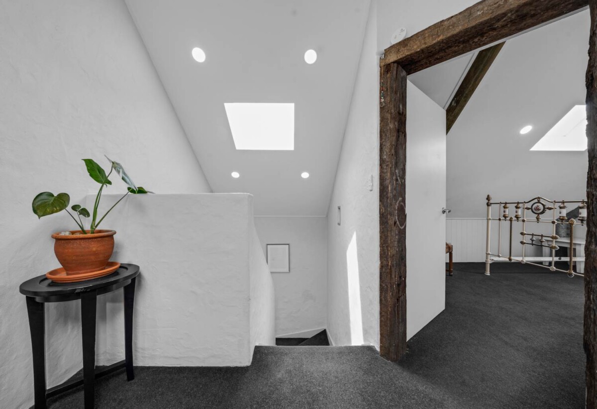 Highly motivated owners have settled down in Australia, 3 beds house on 5620m2 land, walks to Auckland Botanic Gardens and Totara Park, close to schools, shops, motorway access, 291 Hill Road, The Gardens, Auckland