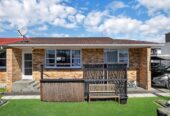 Brick and tile 2 beds 1 bath home with carport, close to schools, parks, shopping centres, zoned for Sunnyhills School, Wakaaranga Primary School, Farm Cove Intermediate, and Pakuranga College, 1/236 Pakuranga Road, Pakuranga Heights, Auckland