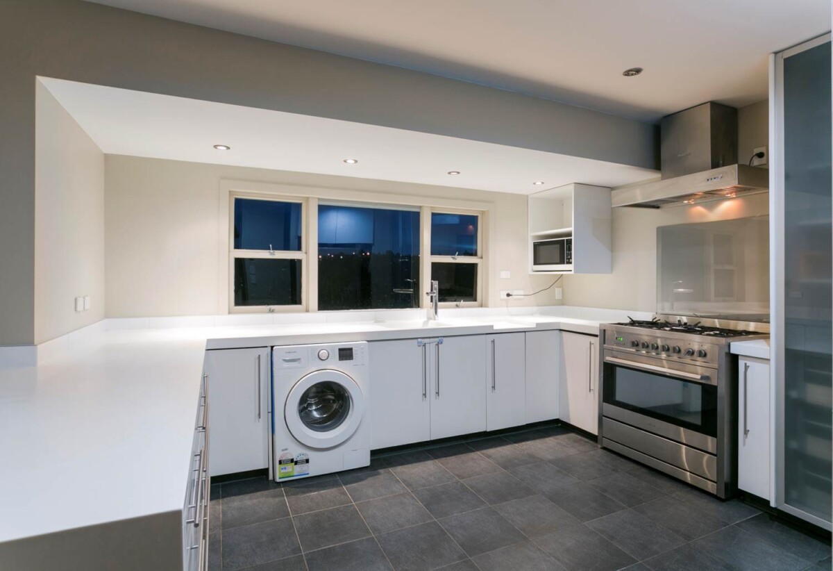 6 beds 3 baths house on 809m2 section, Stunning 180° elevated views, close to schools, parks, shopping centre, motorway access, zoned for Willow Park School, Glenfield Intermediate School, Northcote Intermediate School, Northcote College, 67 Coronation Road, Hillcrest, Auckland