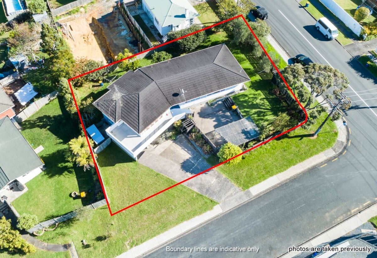 6 beds 3 baths house on 809m2 section, Stunning 180° elevated views, close to schools, parks, shopping centre, motorway access, zoned for Willow Park School, Glenfield Intermediate School, Northcote Intermediate School, Northcote College, 67 Coronation Road, Hillcrest, Auckland