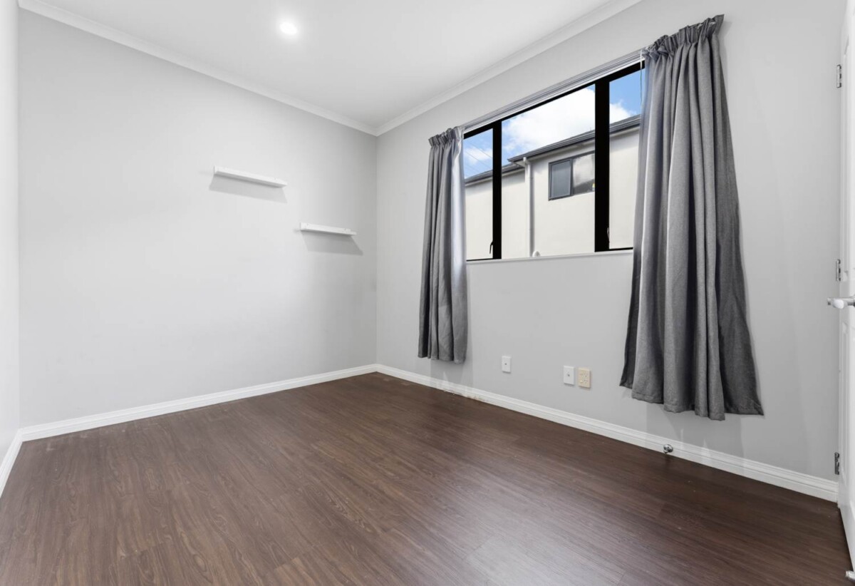 Sea views 5 beds 3 baths house with double garage on 413m2 section, close to schools, shops, motorway access, 0.8 km to Marina View School, 151c Hobsonville Road, West Harbour, Auckland