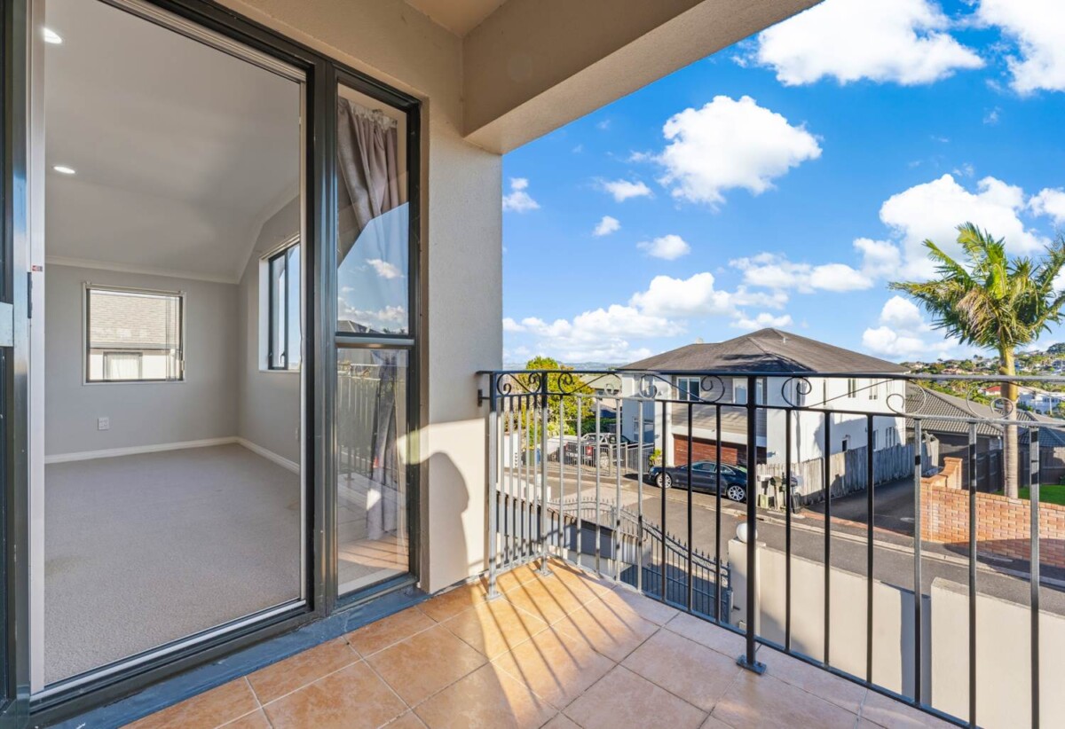 Sea views 5 beds 3 baths house with double garage on 413m2 section, close to schools, shops, motorway access, 0.8 km to Marina View School, 151c Hobsonville Road, West Harbour, Auckland