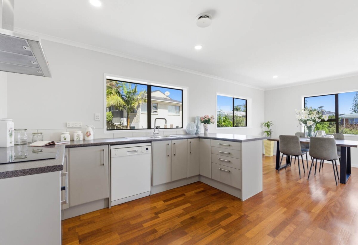 Home and income, Brick and tile 4 beds main house + standalone 2 beds Minor Dwelling on 905m2 section, Recently Refreshed, close to schools, shopping centres, 0.4 km to Howick Primary School and Howick Intermediate, 67 and 67A O’Halloran Road, Howick, Auckland