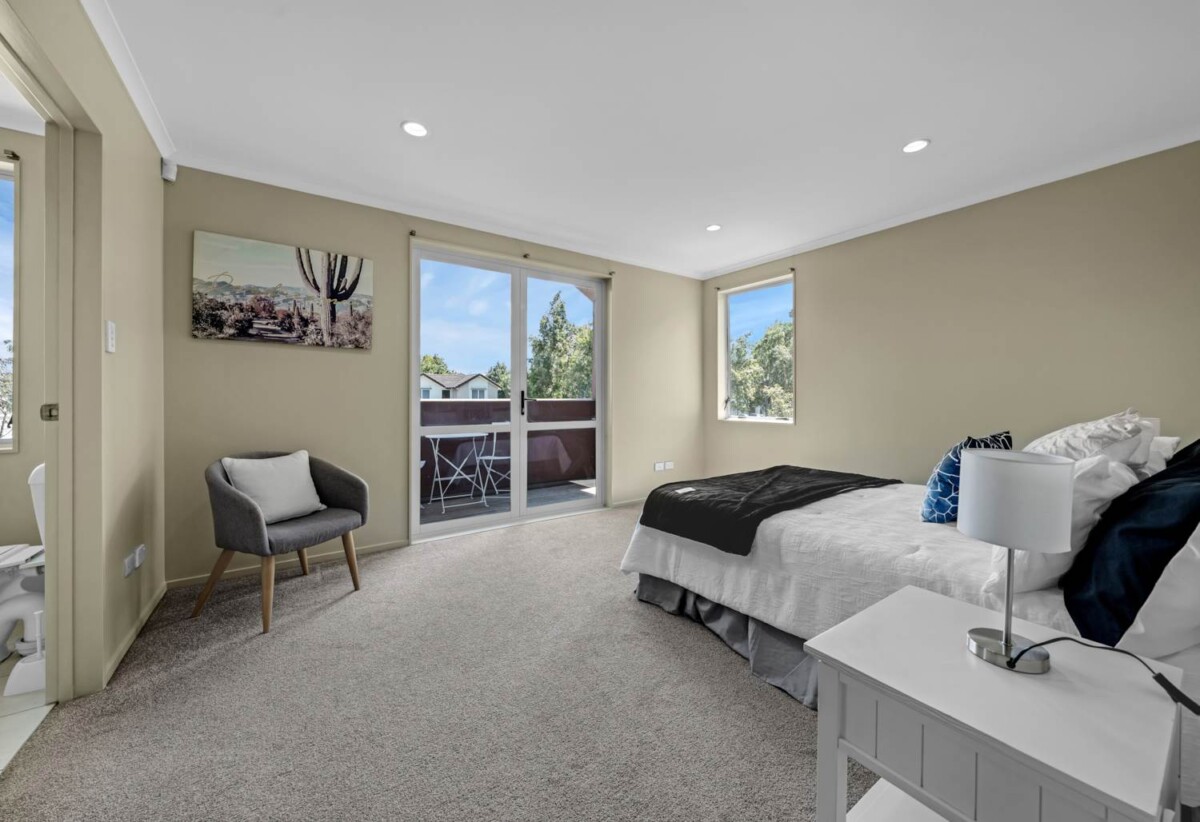 4 beds 2.5 baths house with double garage on 290m2 section, walks to schools, Bruce Pullman Park, Takanini Shopping Centre, with supermarkets, cafés, and all essentials, 17 Marengo Parkway, Takanini, Auckland