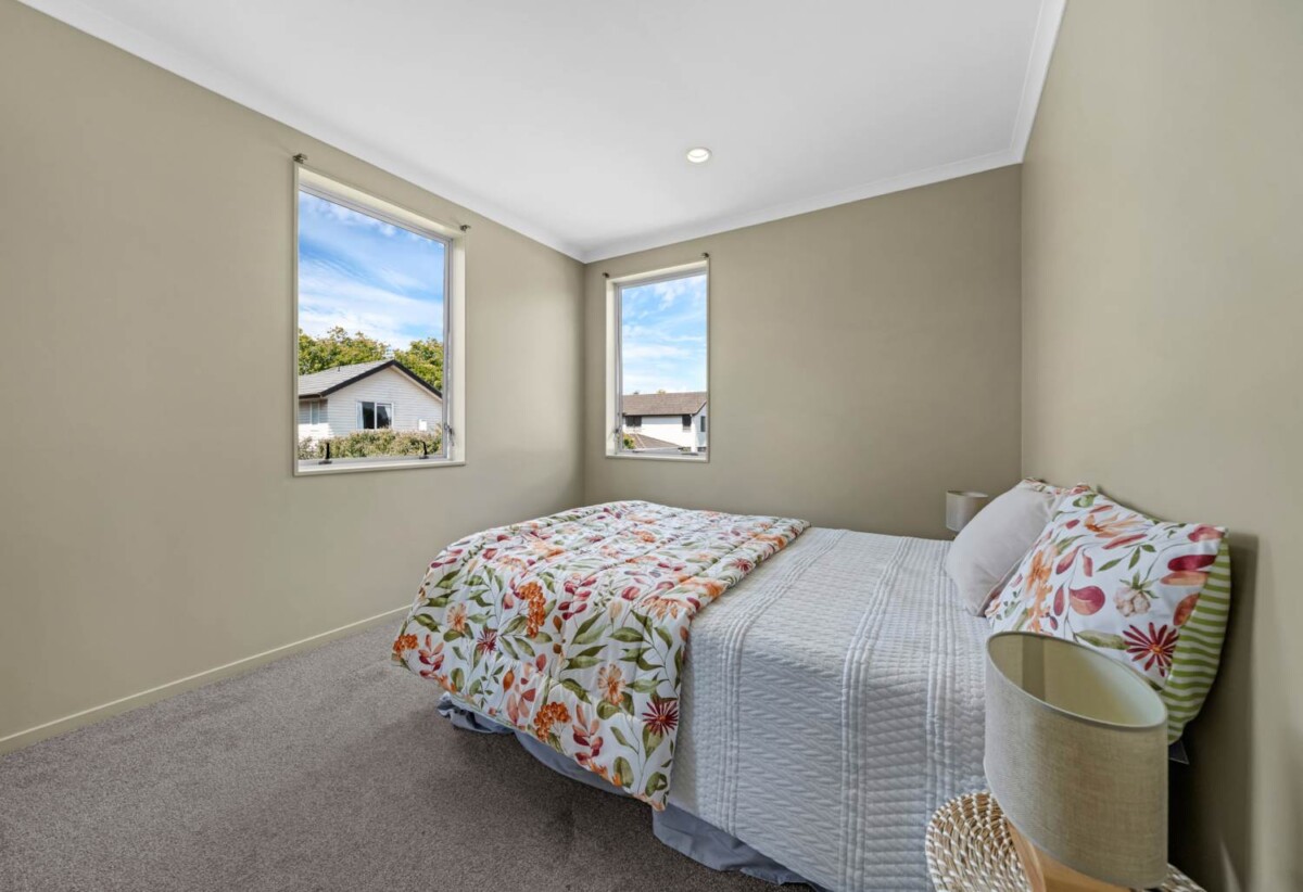 4 beds 2.5 baths house with double garage on 290m2 section, walks to schools, Bruce Pullman Park, Takanini Shopping Centre, with supermarkets, cafés, and all essentials, 17 Marengo Parkway, Takanini, Auckland