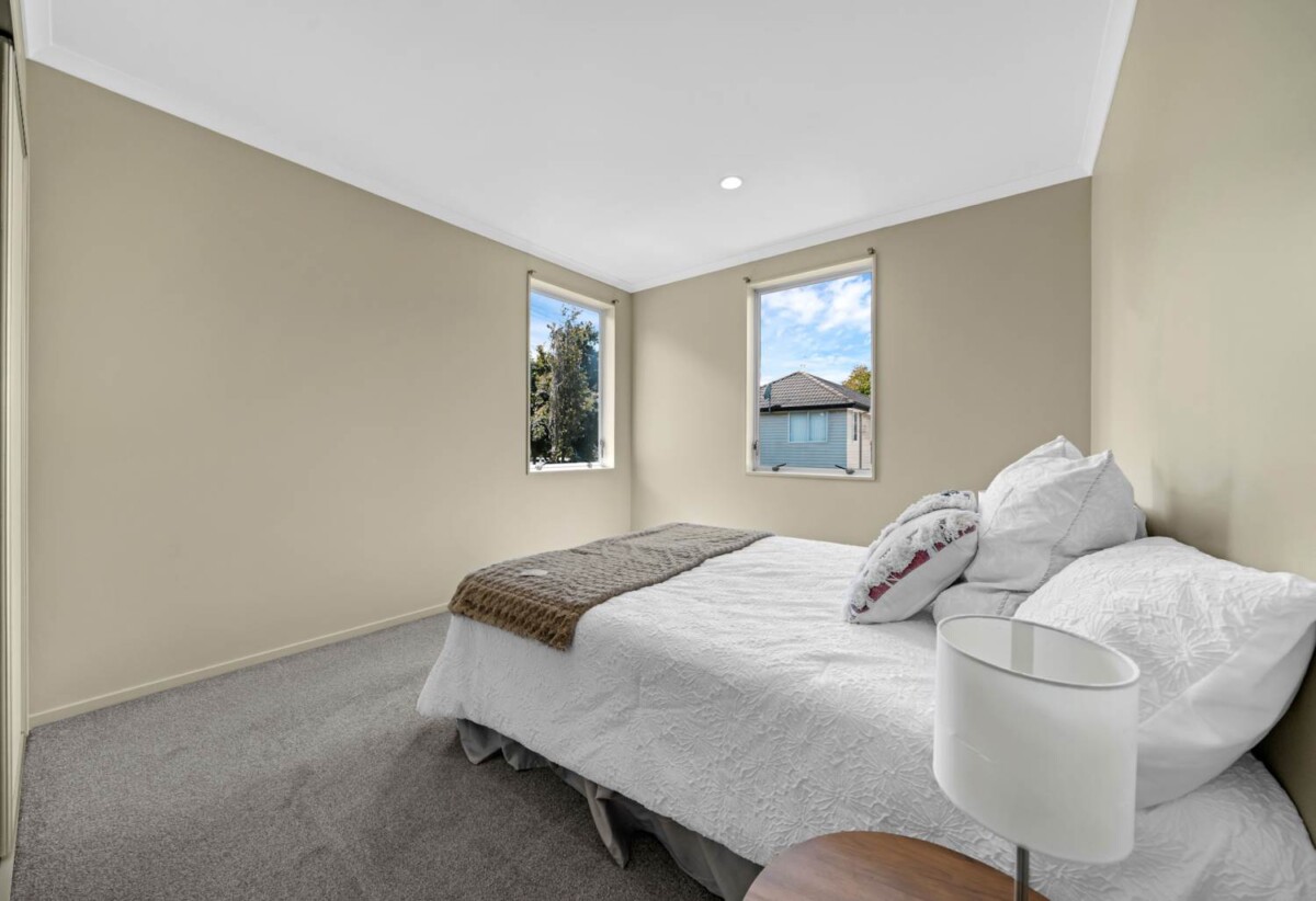 4 beds 2.5 baths house with double garage on 290m2 section, walks to schools, Bruce Pullman Park, Takanini Shopping Centre, with supermarkets, cafés, and all essentials, 17 Marengo Parkway, Takanini, Auckland