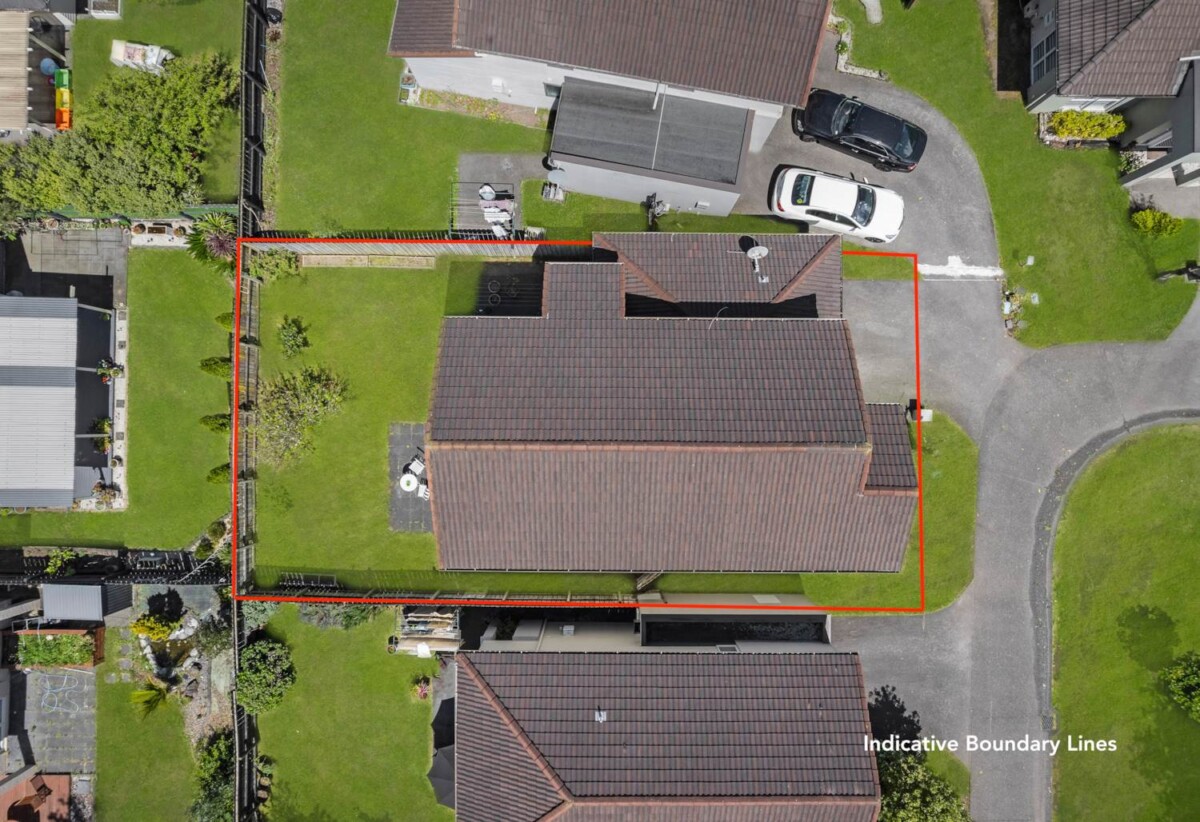 4 beds 2.5 baths house with double garage on 290m2 section, walks to schools, Bruce Pullman Park, Takanini Shopping Centre, with supermarkets, cafés, and all essentials, 17 Marengo Parkway, Takanini, Auckland