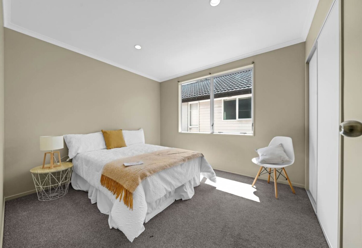 4 beds 2.5 baths house with double garage on 290m2 section, walks to schools, Bruce Pullman Park, Takanini Shopping Centre, with supermarkets, cafés, and all essentials, 17 Marengo Parkway, Takanini, Auckland