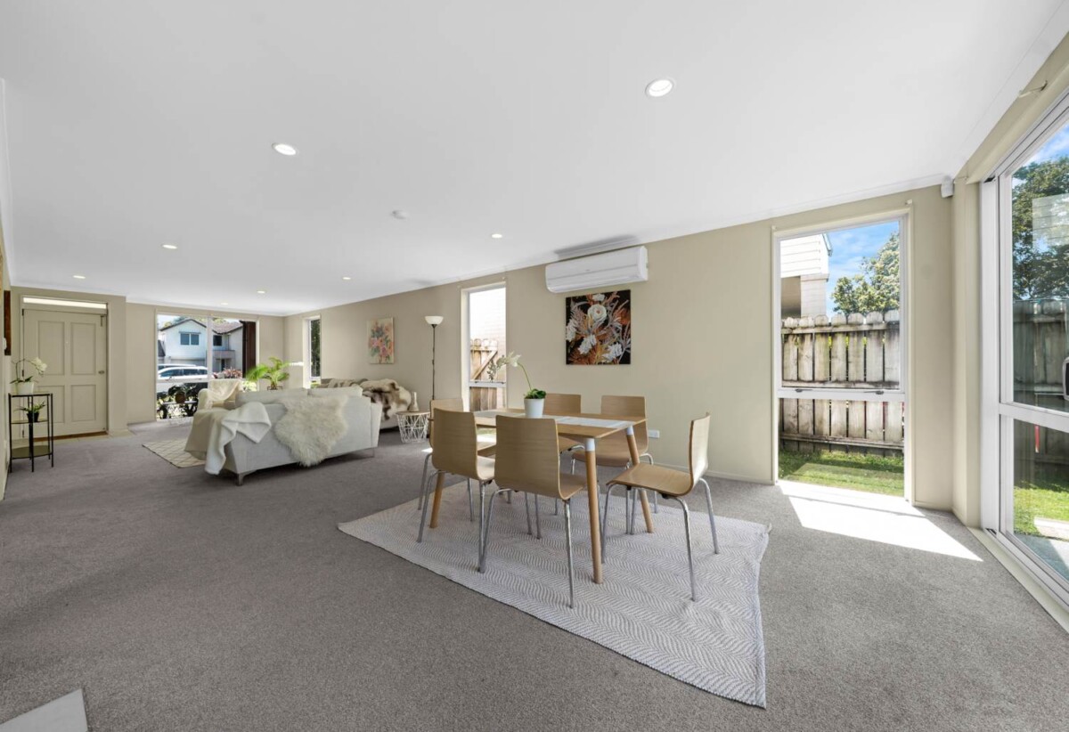 4 beds 2.5 baths house with double garage on 290m2 section, walks to schools, Bruce Pullman Park, Takanini Shopping Centre, with supermarkets, cafés, and all essentials, 17 Marengo Parkway, Takanini, Auckland