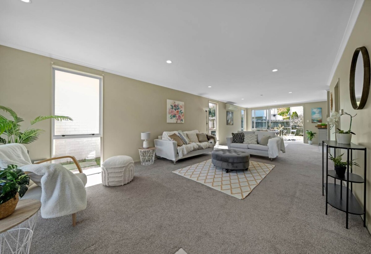 4 beds 2.5 baths house with double garage on 290m2 section, walks to schools, Bruce Pullman Park, Takanini Shopping Centre, with supermarkets, cafés, and all essentials, 17 Marengo Parkway, Takanini, Auckland