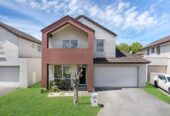 4 beds 2.5 baths house with double garage on 290m2 section, walks to schools, Bruce Pullman Park, Takanini Shopping Centre, with supermarkets, cafés, and all essentials, 17 Marengo Parkway, Takanini, Auckland