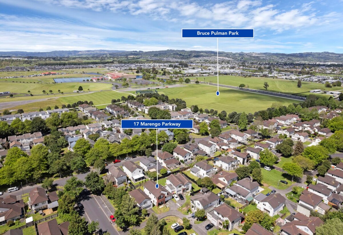 4 beds 2.5 baths house with double garage on 290m2 section, walks to schools, Bruce Pullman Park, Takanini Shopping Centre, with supermarkets, cafés, and all essentials, 17 Marengo Parkway, Takanini, Auckland