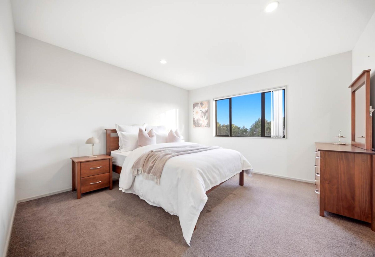 5 beds 3 baths house with double garage on 600m2 section, Minutes away from Browns Bay beach, vibrant local shops, cafes, and top-tier North Shore schools, 16 Corricvale Way, Albany, Auckland