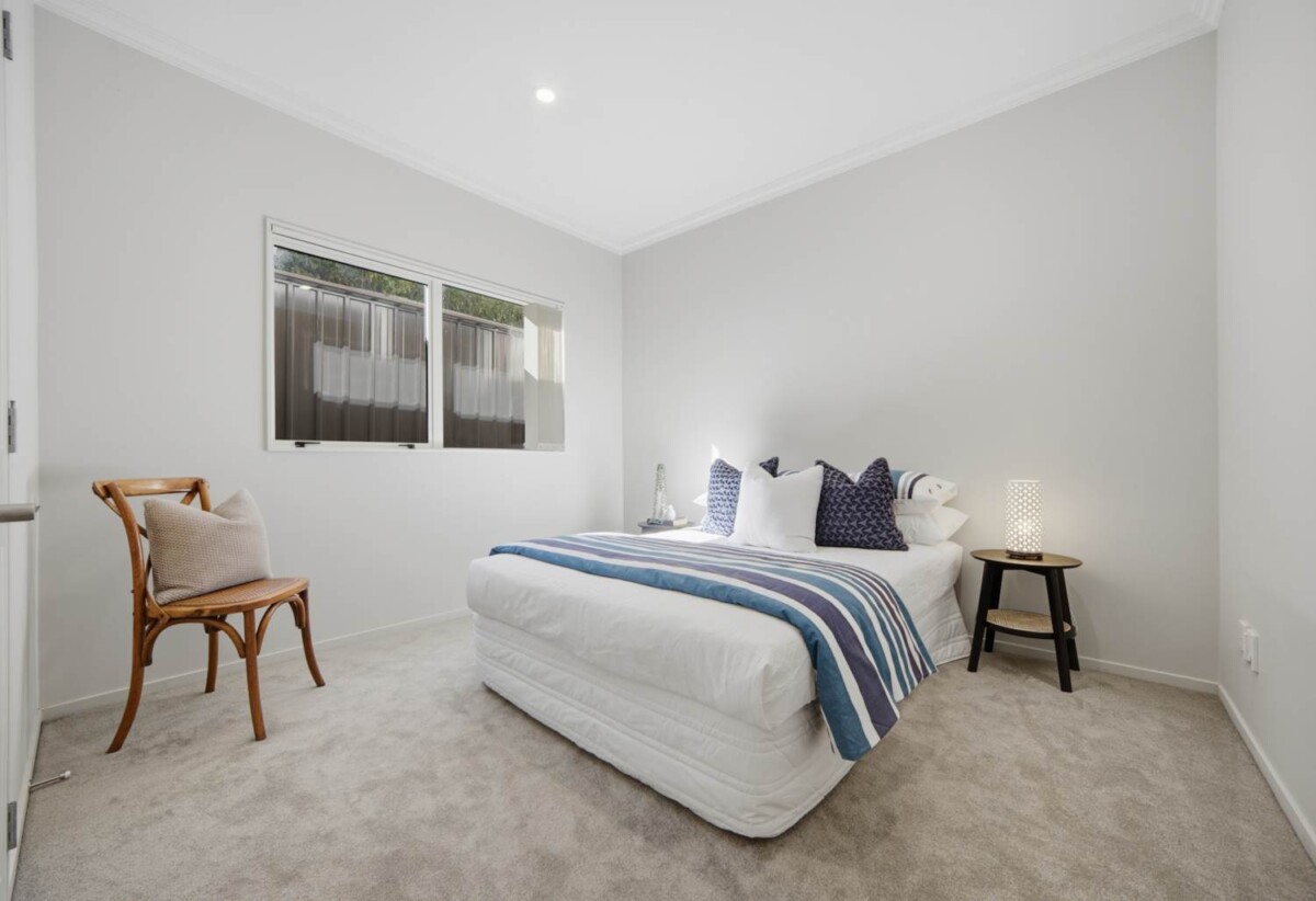 330m2 Brick and tile 5 beds + big study room 3 baths house with double garage on 544m2 section,owners are committed to selling, Kristin School, North Shore Golf Club, shopping and dining at Albany Mall all within easy reach, 62 Aberley Road, Schnapper Rock, Auckland