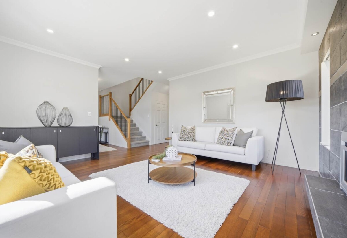 330m2 Brick and tile 5 beds + big study room 3 baths house with double garage on 544m2 section,owners are committed to selling, Kristin School, North Shore Golf Club, shopping and dining at Albany Mall all within easy reach, 62 Aberley Road, Schnapper Rock, Auckland