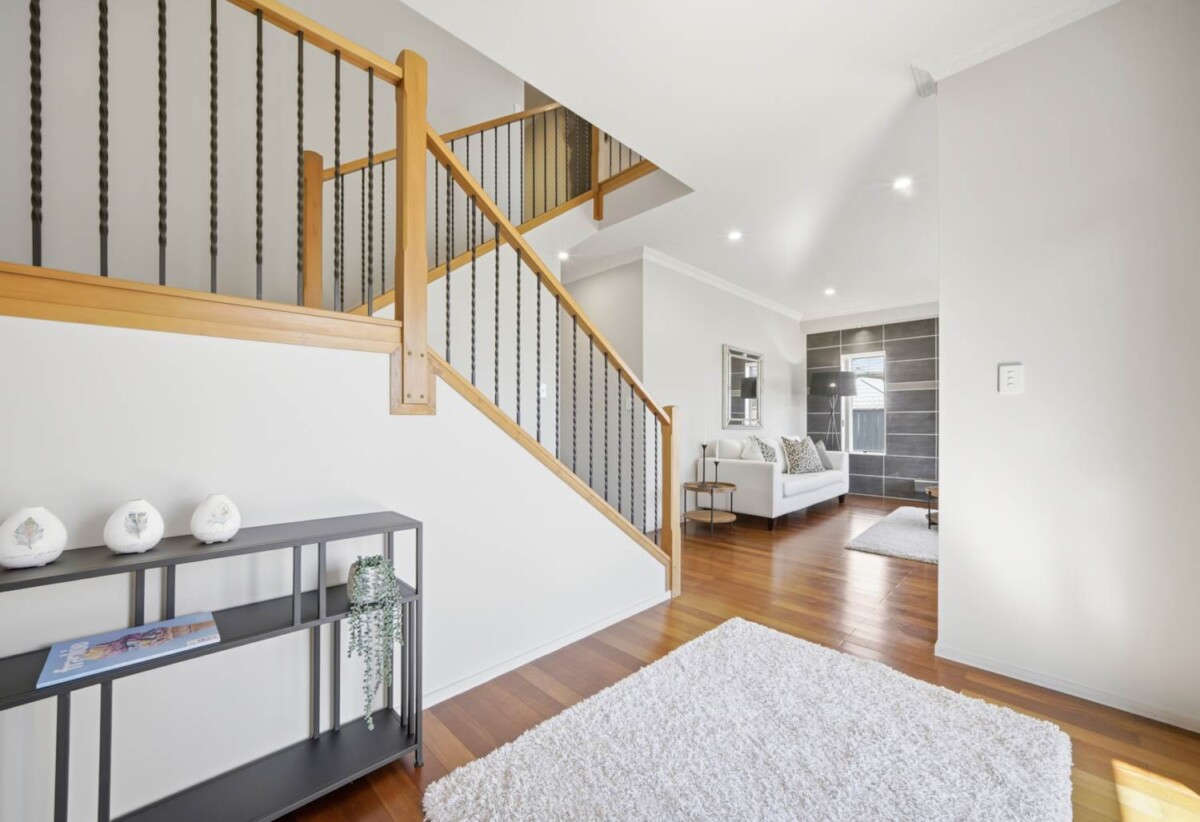 330m2 Brick and tile 5 beds + big study room 3 baths house with double garage on 544m2 section,owners are committed to selling, Kristin School, North Shore Golf Club, shopping and dining at Albany Mall all within easy reach, 62 Aberley Road, Schnapper Rock, Auckland
