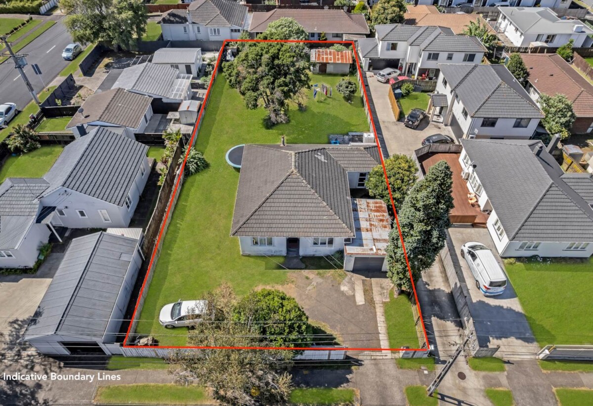 Motivated vendors, 3 beds house on 1103m2 section, currently rented, The owner received RC, BC, and EPA approvals, but they have since lapsed, close to schools, shopping centres, motorway access, 47 Russell Road, Manurewa, Auckland