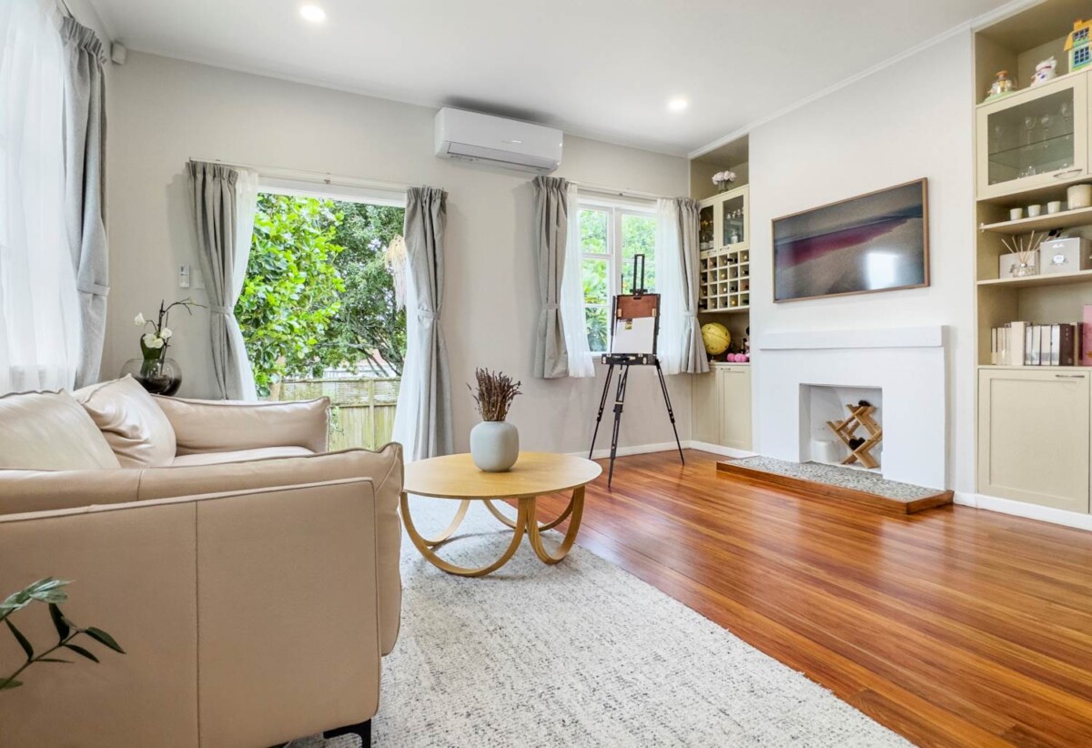 3 beds 2 baths house with 2 car parks on 371m2 section, features include a heat pump, a loft, and plenty of off-street parking, near Cornwall Park, 0.6 km to Oranga School, 1.4 km to One Tree Hill College, 12 Moata Road, One Tree Hill, Auckland