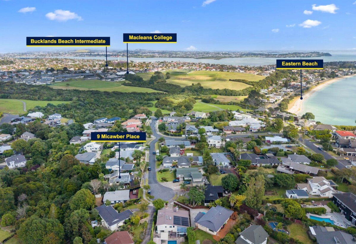 Urgent Sale, motivated vendors require a timely sale, Macleans College Zone, 5 beds 2 baths house with double garage on 878m2 section, 0.8 km to Macleans College, 9 Micawber Place, Mellons Bay, Auckland
