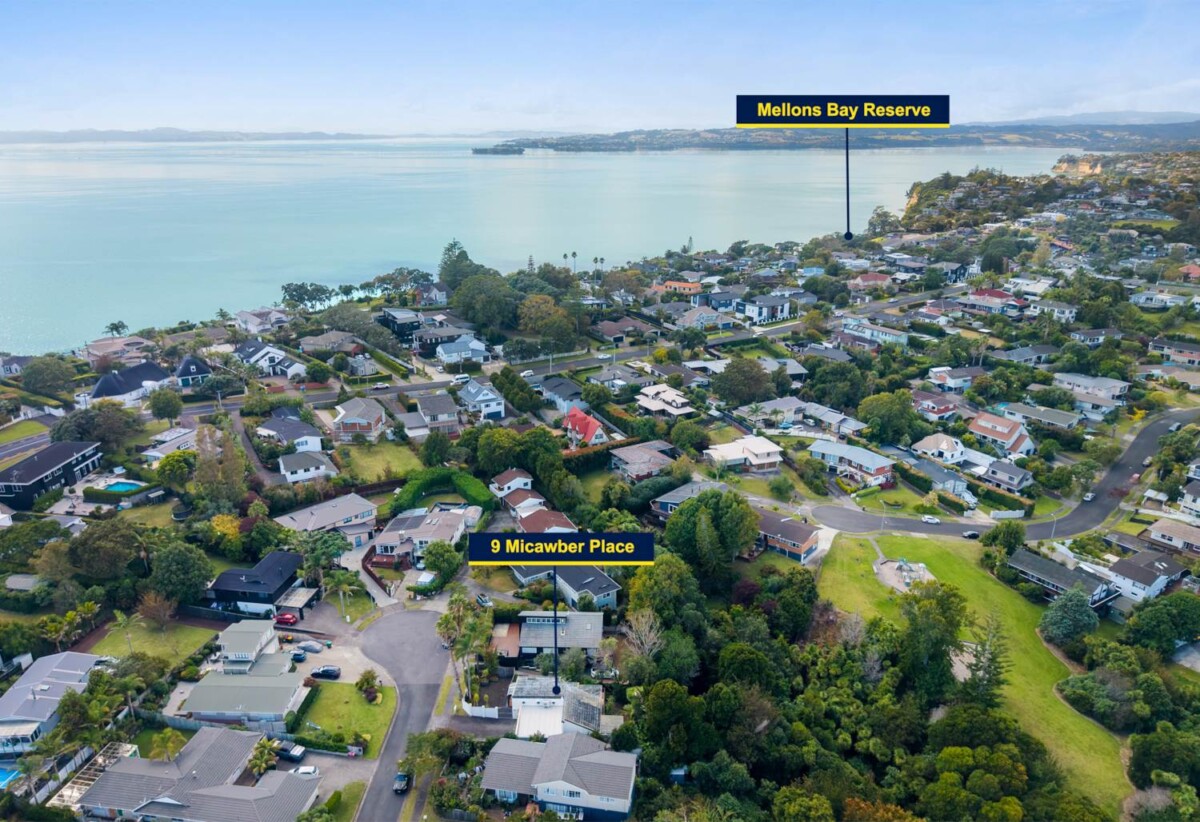 Urgent Sale, motivated vendors require a timely sale, Macleans College Zone, 5 beds 2 baths house with double garage on 878m2 section, 0.8 km to Macleans College, 9 Micawber Place, Mellons Bay, Auckland
