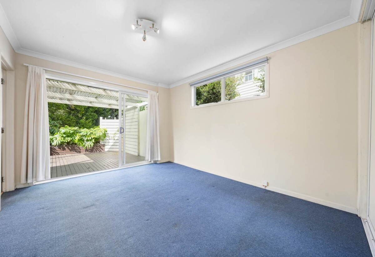 Urgent Sale, motivated vendors require a timely sale, Macleans College Zone, 5 beds 2 baths house with double garage on 878m2 section, 0.8 km to Macleans College, 9 Micawber Place, Mellons Bay, Auckland