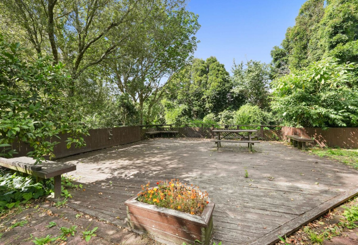Urgent Sale, motivated vendors require a timely sale, Macleans College Zone, 5 beds 2 baths house with double garage on 878m2 section, 0.8 km to Macleans College, 9 Micawber Place, Mellons Bay, Auckland
