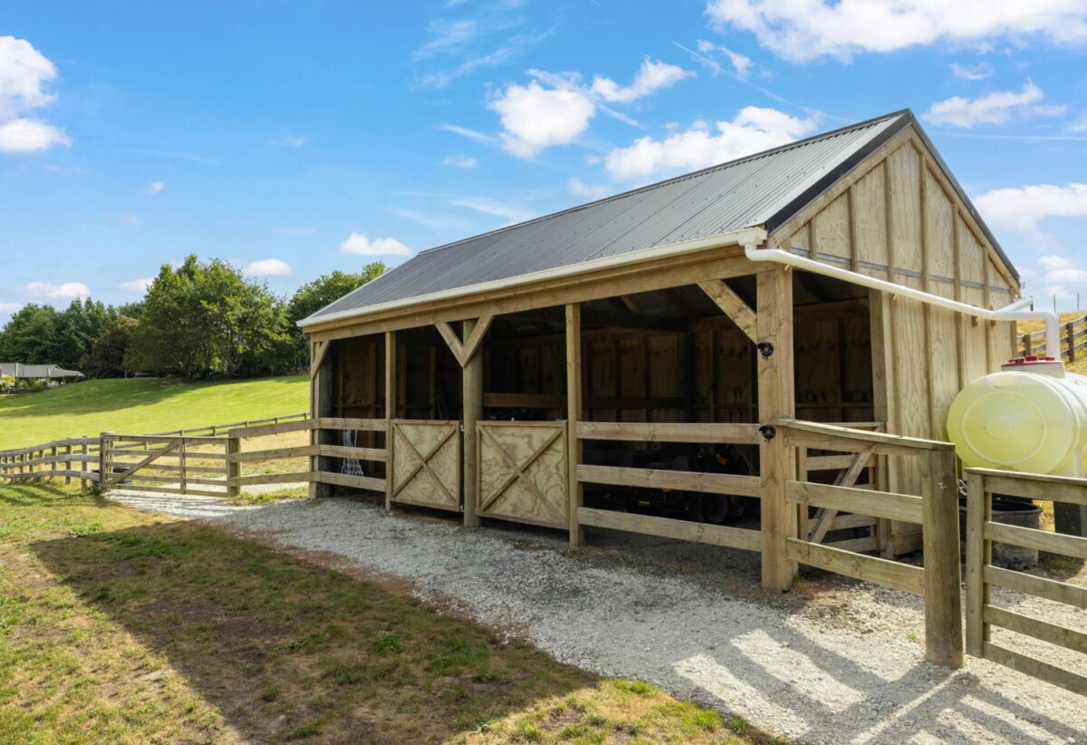 Home & Income Paradise with Subdivision Potential, Coatesville School zone, 6 beds lifestyle houses on 3.3400ha land, 4 beds main home, 2 beds minor dwelling, 41 Berenice Lane, Riverhead, Auckland