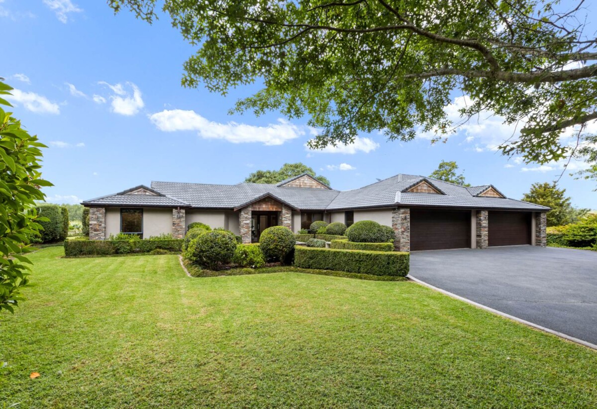 Home & Income Paradise with Subdivision Potential, Coatesville School zone, 6 beds lifestyle houses on 3.3400ha land, 4 beds main home, 2 beds minor dwelling, 41 Berenice Lane, Riverhead, Auckland