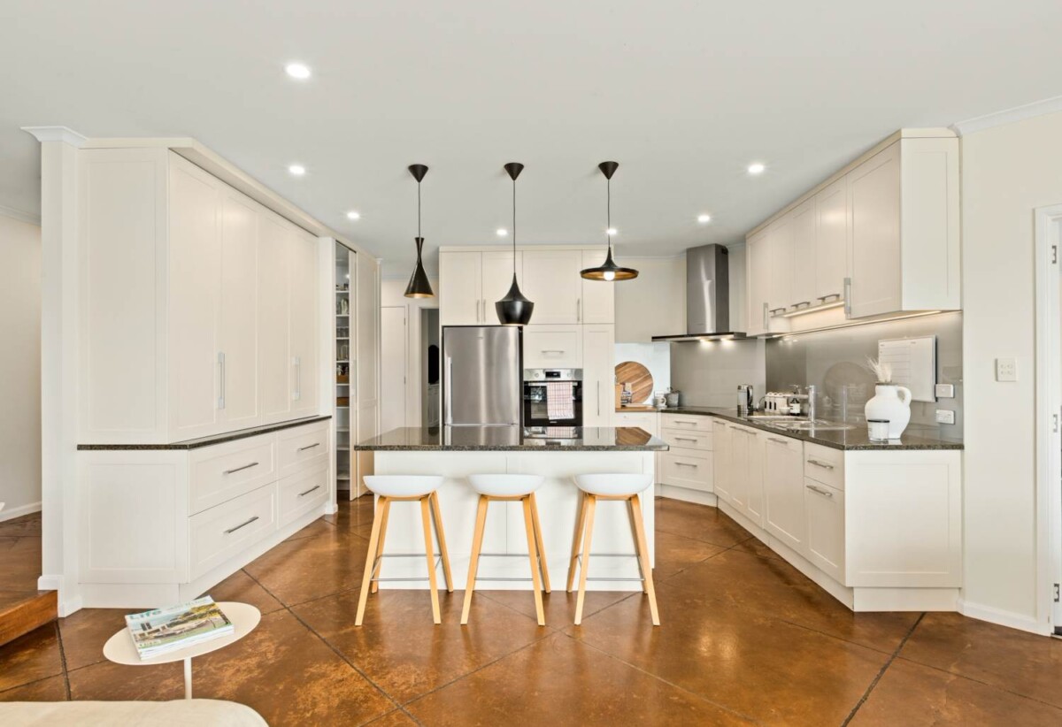 Home & Income Paradise with Subdivision Potential, Coatesville School zone, 6 beds lifestyle houses on 3.3400ha land, 4 beds main home, 2 beds minor dwelling, 41 Berenice Lane, Riverhead, Auckland