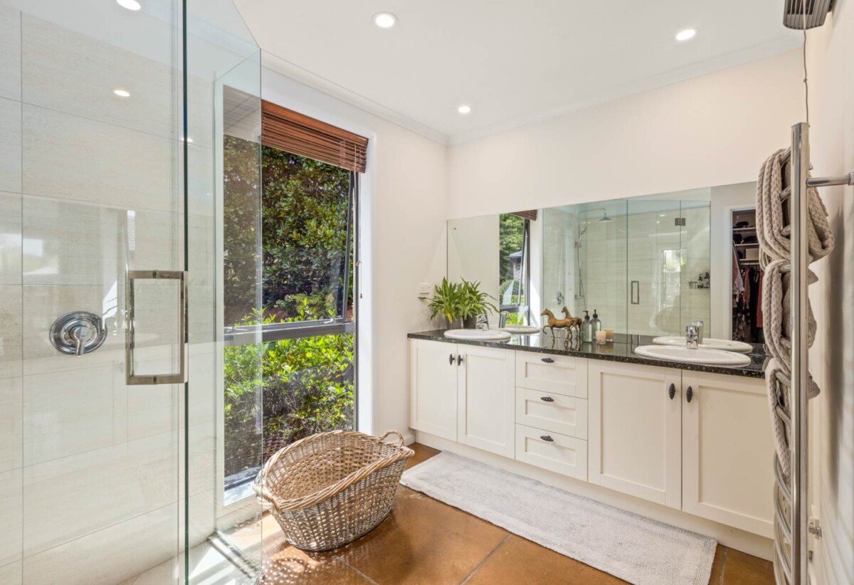 Home & Income Paradise with Subdivision Potential, Coatesville School zone, 6 beds lifestyle houses on 3.3400ha land, 4 beds main home, 2 beds minor dwelling, 41 Berenice Lane, Riverhead, Auckland