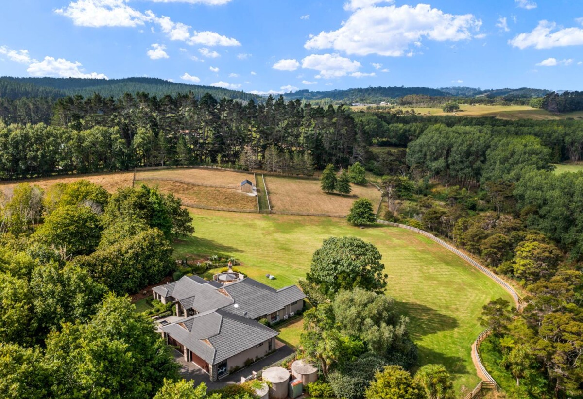 Home & Income Paradise with Subdivision Potential, Coatesville School zone, 6 beds lifestyle houses on 3.3400ha land, 4 beds main home, 2 beds minor dwelling, 41 Berenice Lane, Riverhead, Auckland