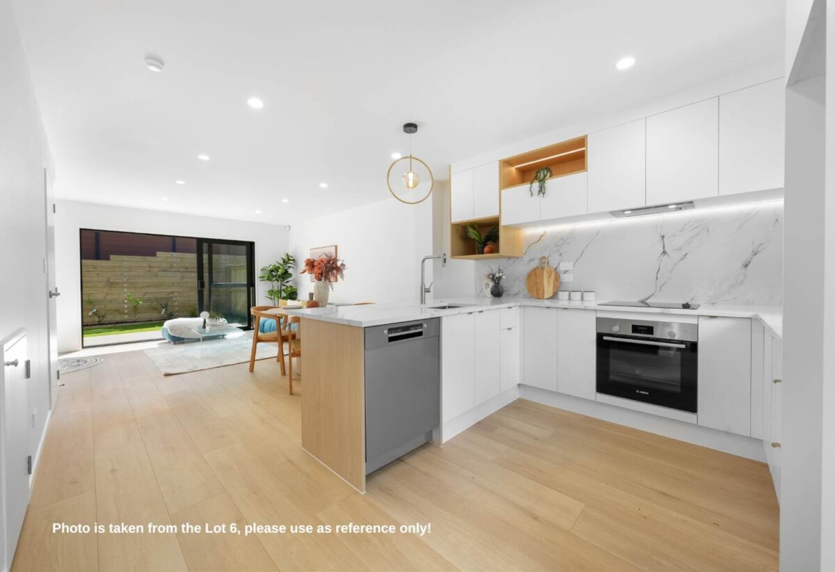 10 Year Master Build Guarantee, Brandnew standalone 4 beds 2 baths home with car park, close to local amenities, shopping centres, parks, schools, 0.3 km to Pakuranga Intermediate, Lot 2, 27 Grassways Avenue, Pakuranga, Auckland