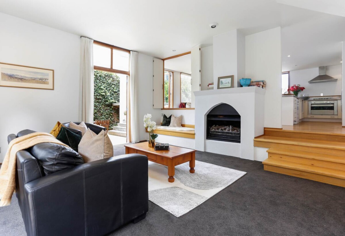 Deceased Estate – Must Be Sold, Double Grammar Zone., 193m2 Standalone 3 beds 2.5 baths house with double garage, 2 km to Auckland Grammar and Epsom Girls’ Grammar School, Easy walk to Parnell Village, Newmarket, the Domain and CBD, 7/9 Elam Street, Parnell, Auckland