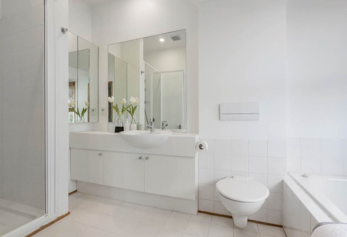 Deceased Estate – Must Be Sold, Double Grammar Zone., 193m2 Standalone 3 beds 2.5 baths house with double garage, 2 km to Auckland Grammar and Epsom Girls’ Grammar School, Easy walk to Parnell Village, Newmarket, the Domain and CBD, 7/9 Elam Street, Parnell, Auckland