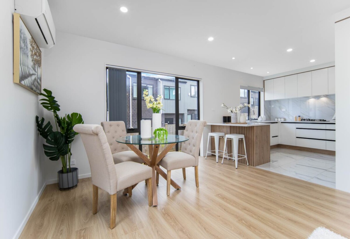 Highly motivated vendor – must be sold., Brandnew 3 beds 2.5 bath home with garage, move-in ready, close to schools shopping centre, beach, 0.5 km to Howick Primary School, 49B Patons Road, Howick, Auckland