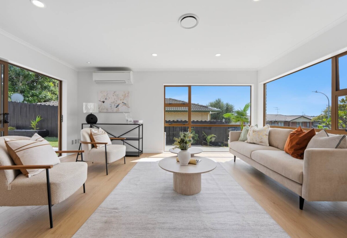Fully Renovated, Brick and tile 4 beds + big study room 2 baths house with double garage on 585m2 section, close to schools, shopping centresm motorway access, 8 Caldecote Place, Flat Bush, Auckland