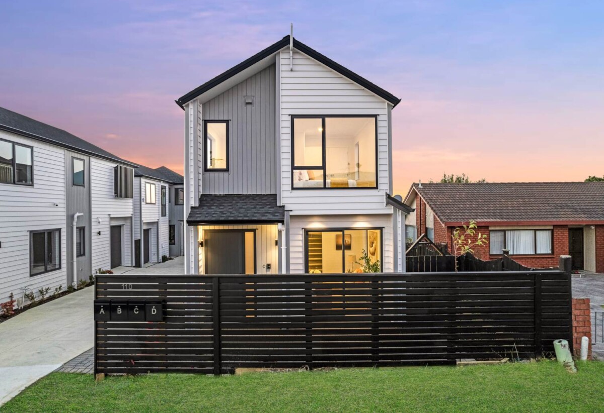 10 Year Master Build Guarantee, Brandnew standalone 3 beds 2.5 baths home with garage, zoned for Macleans Primary, Howick Intermediate, and Pakuranga College, close to schools, beaches, shopping centre, parks, Lot 3/110 Hutchinsons Road, Bucklands Beach, Auckland