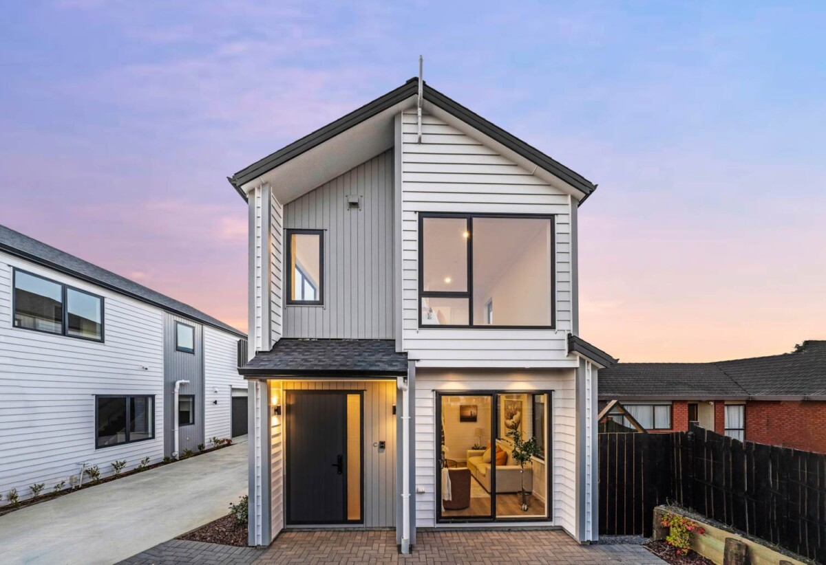 10 Year Master Build Guarantee, Brandnew standalone 3 beds 2.5 baths home with garage, zoned for Macleans Primary, Howick Intermediate, and Pakuranga College, close to schools, beaches, shopping centre, parks, Lot 3/110 Hutchinsons Road, Bucklands Beach, Auckland